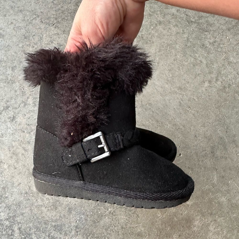 BABY GIRL BOOTIES SIZE 6